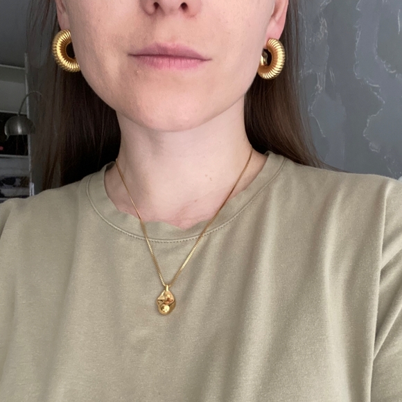 Hollow Earrings - Picture 5 of 13